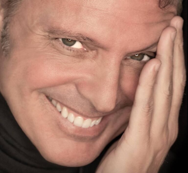 Luis Miguel regresa a los escenarios; anuncia Tour 2023