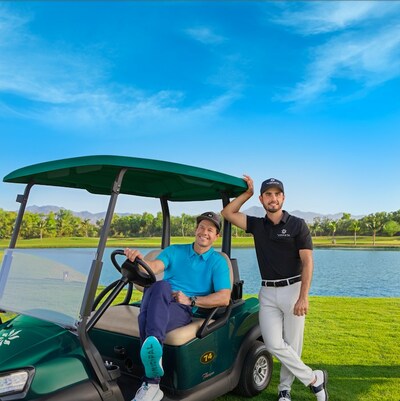 Mark Wahlberg y el golfista Abraham Ancer On Bahia Magazine Destinos Golf Evento