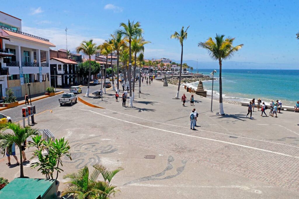 malecon de puerto vallarta On Bahia Magazine Destinos Todo Turismo Entrada