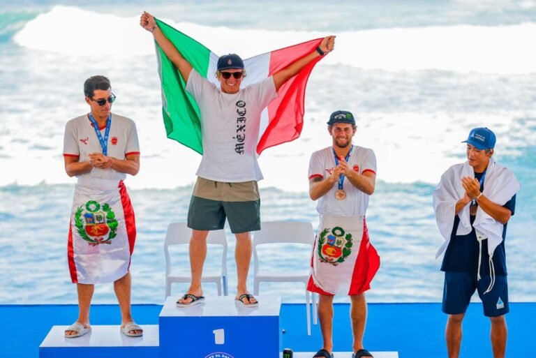 Surfista mexicano Alan Cleland Jr. se coronó campeón en el Mundial de Surf de la ISA