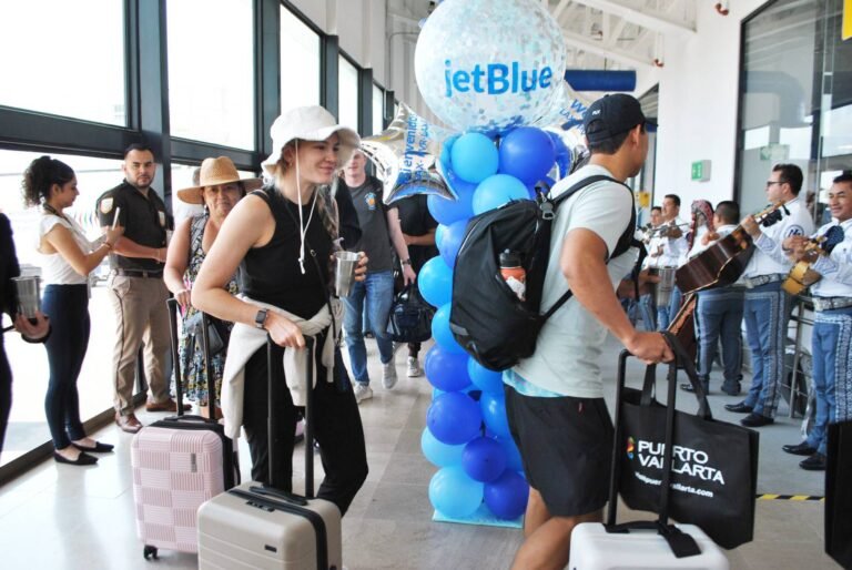 JetBlue inaugura nueva ruta a Puerto Vallarta desde Los Ángeles