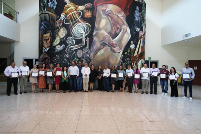 Reconocen 20, 25 y 30 años de labor docente en CUCosta