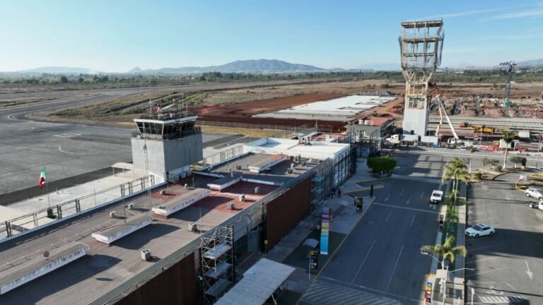El Aeropuerto de Tepic ya es internacional: Navarro Quintero