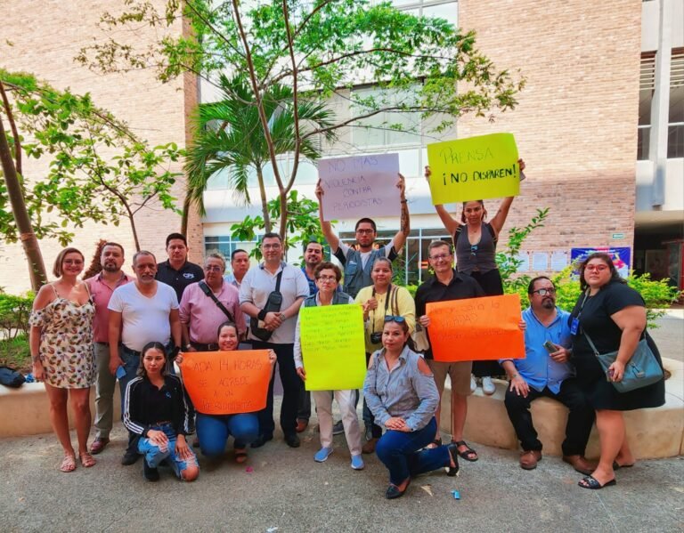 Periodistas vallartenses exigen alto a la violencia contra el gremio