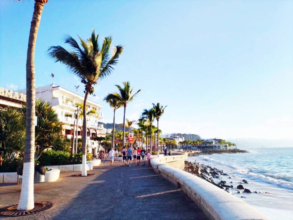 turistas vacaciones de verano 2 on Bahia Magazine Destinos Turismo Entrada
