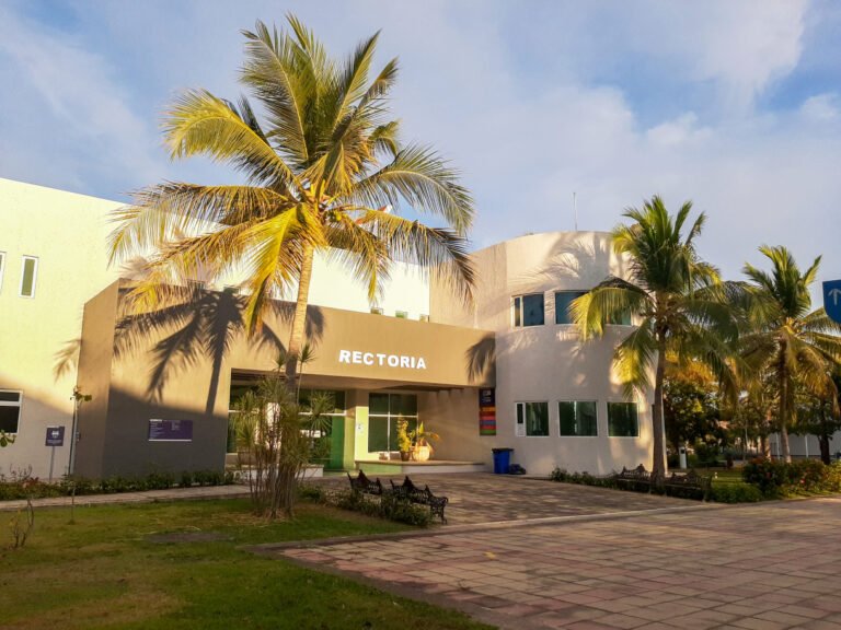 Ingresan a CUCosta 1,219 aspirantes en las sedes de Puerto Vallarta y Tomatlán