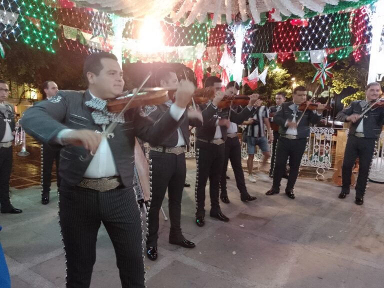 Se vivió una gran fiesta en Puerto Vallarta con el Mariachi Nuevo Tecalitlán