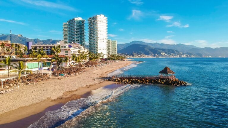 Puerto Vallarta pierde espacios en su Zona Federal por concesiones