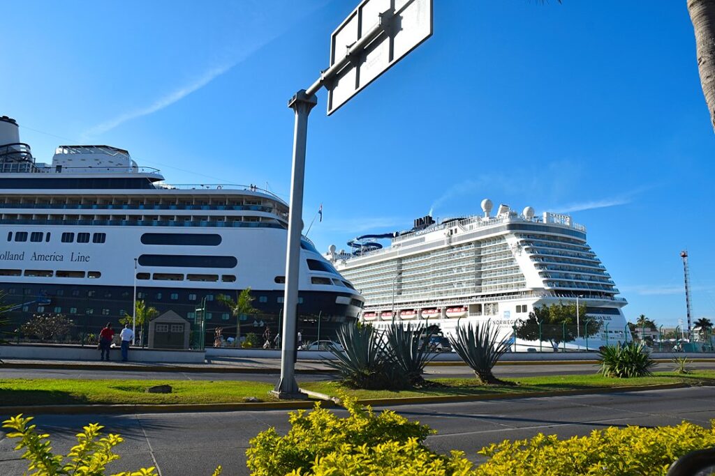 turismo de cruceros on Bahia Magazine Destinos Turismo Entrada