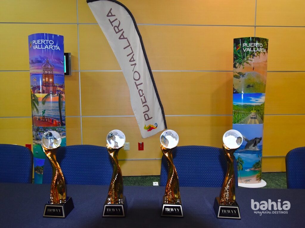 Premios Travvy Puerto Vallarta on Bahia Magazine Destinos Todo Turismo Entrada