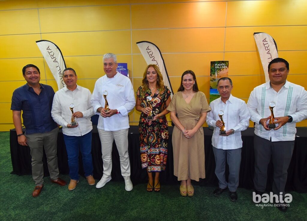 Premios Travvy Puerto Vallarta 8 on Bahia Magazine Destinos Todo Turismo Entrada