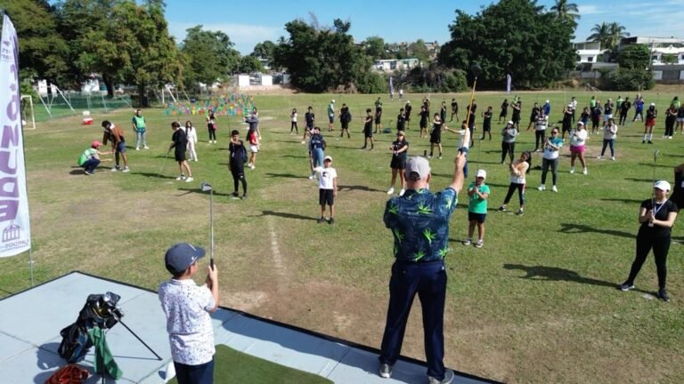 Acercan el deporte del golf a la juventud vallartense