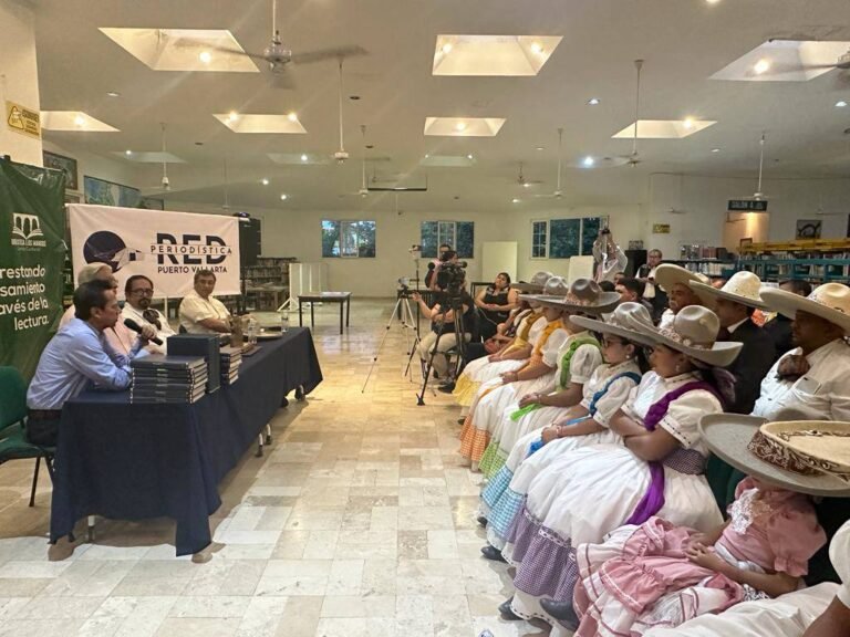 Emotivo homenaje recibió Adán Leyva por su trayectoria periodística en la charrería