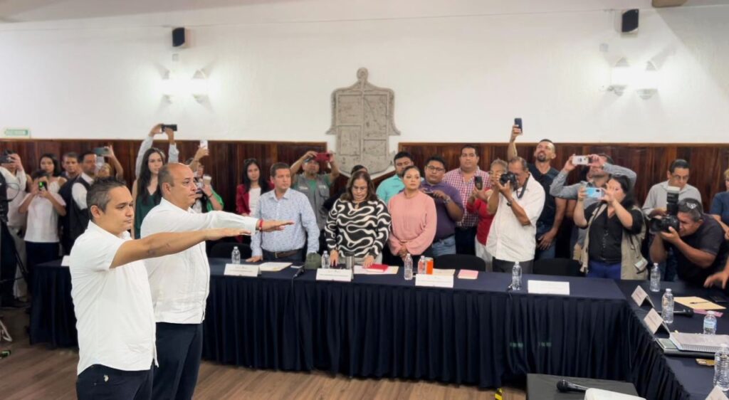 Pepe Martinez alcalde interino PV 7 On Bahia Magazine Destinos Ayuntamiento de Puerto Vallarta Entrada