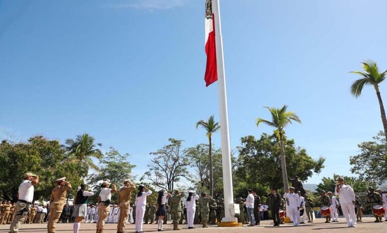 Conmemoran autoridades vallartenses el Día de la Bandera Nacional