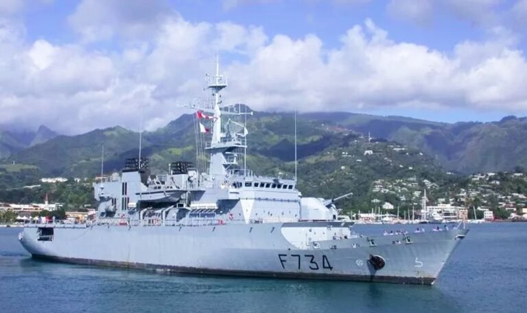 Fragata Prairial de la Armada francesa visita Puerto Vallarta