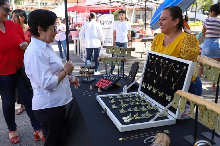 Invitan a jóvenes emprendedores a seguirse preparando