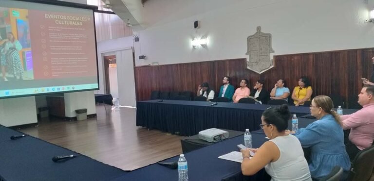 Regidora María Elena Curiel, presenta primer informe del tercer año legislativo