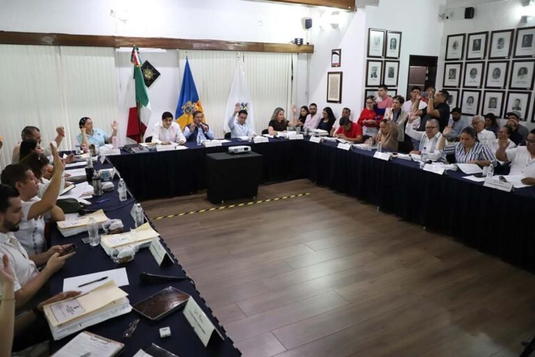 Aprueban licencia al alcalde Luis Michel y 10 regidores