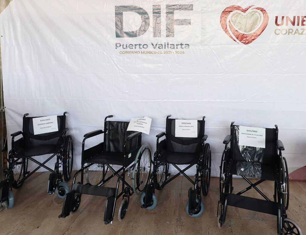 sillas gratuitas del dif vallarta 04 On Bahia Magazine Destinos Ayuntamiento de Puerto Vallarta Entrada