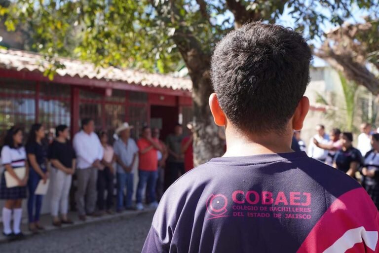 Celebran en Telebachillerato de El Ranchito, apoyos del gobierno municipal