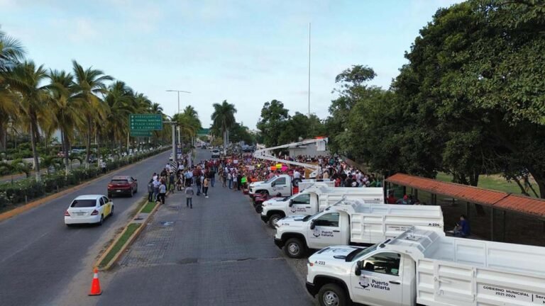 Dotan de vehículos y uniformes a la Dirección de Servicios Públicos