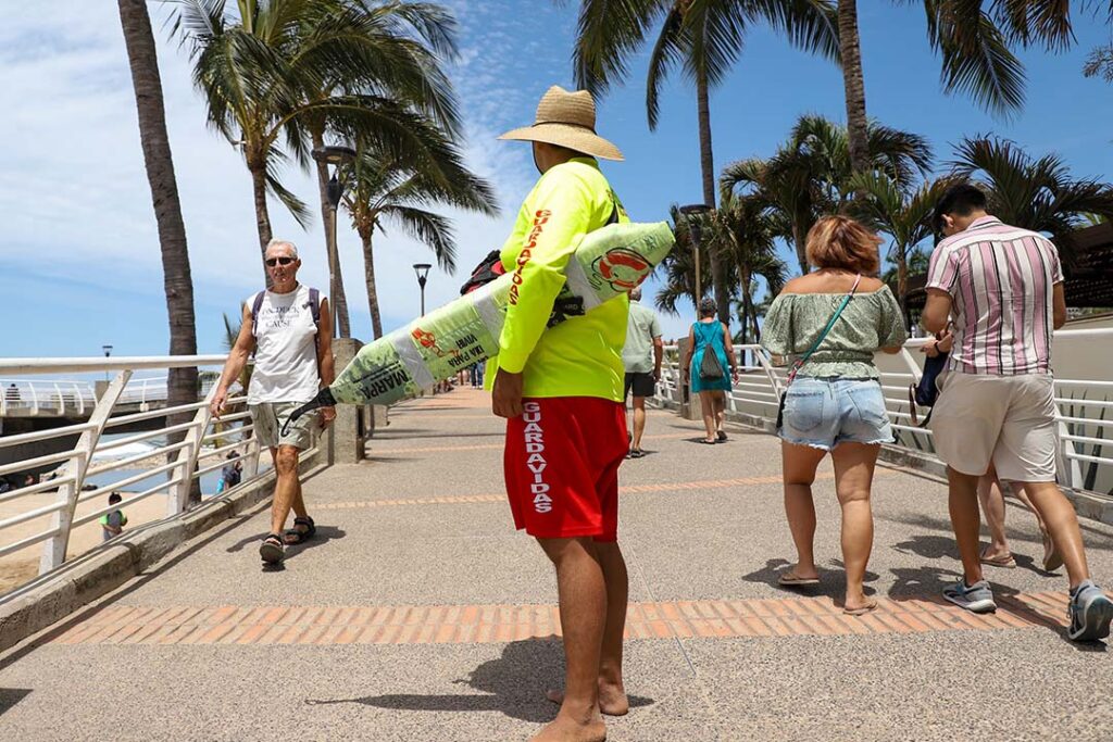 Autoridades mantienen presencia en playas y puntos de afluencia turistica del municipio 04 On Bahia Magazine Destinos Ayuntamiento de Puerto Vallarta Entrada