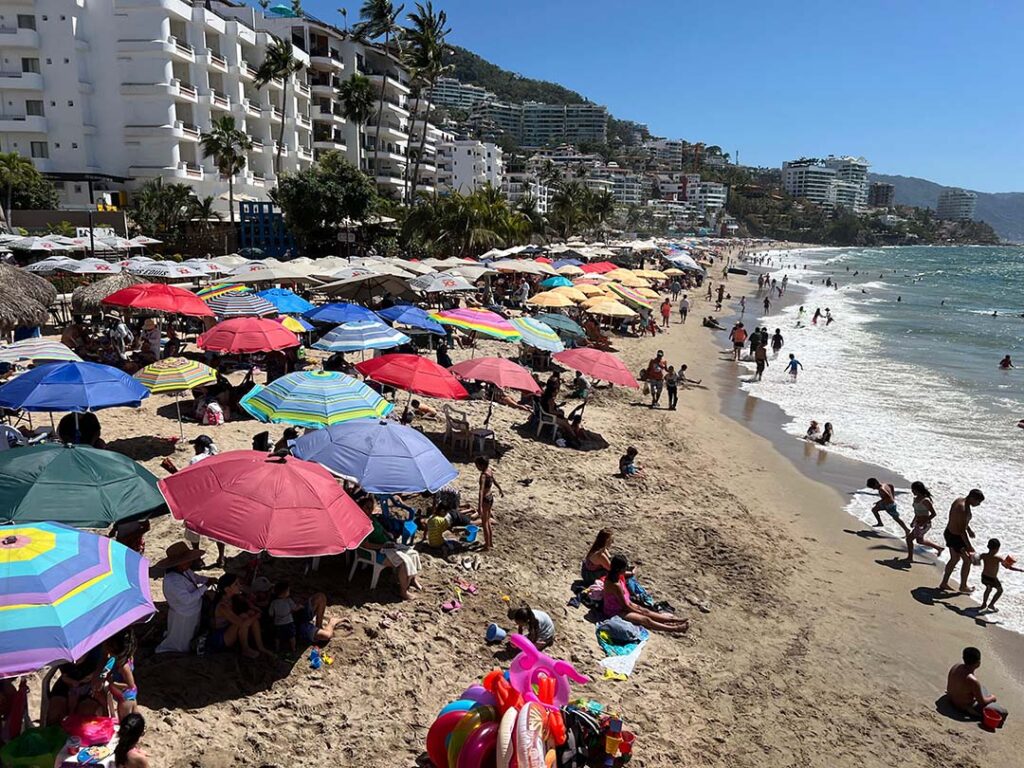 Autoridades mantienen presencia en playas y puntos de afluencia turistica del municipio 09 On Bahia Magazine Destinos Turismo Medico Entrada