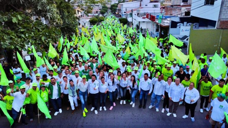 Miles acompañan a Luis Munguía en el arranque de campaña