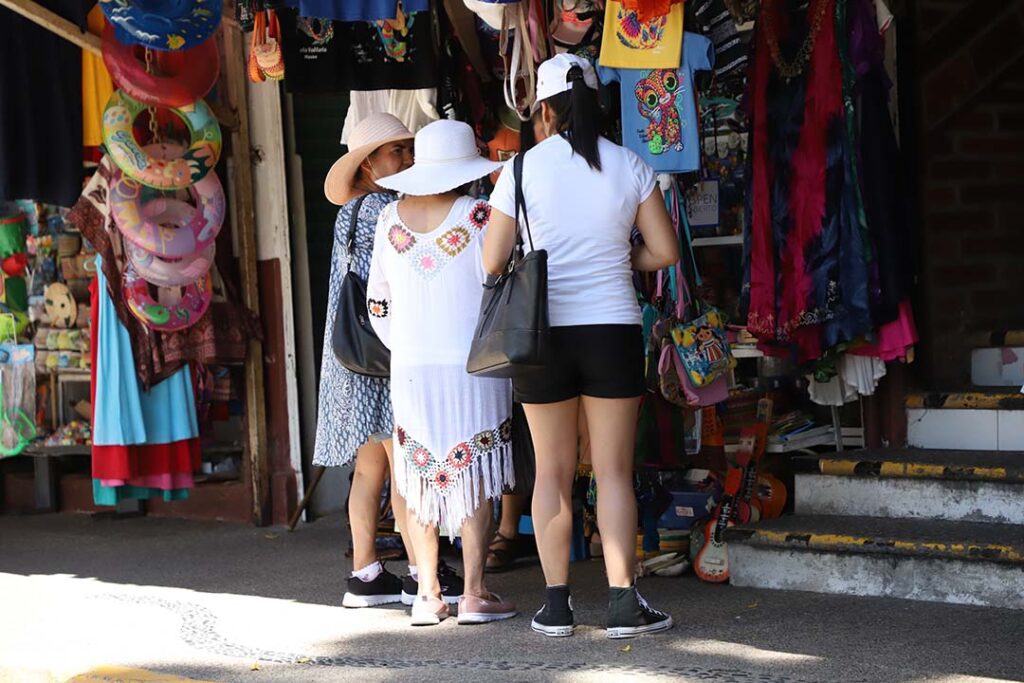 Mercados municipales muestra de la identidad y tradicion de Puerto Vallarta 05 On Bahia Magazine Destinos Turismo Medico Entrada