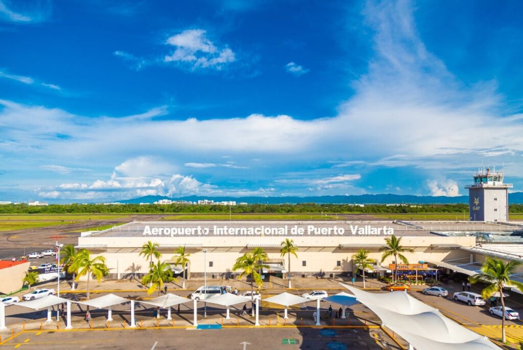 foto aérea del aeropuerto internacional de Puerto Vallarta.