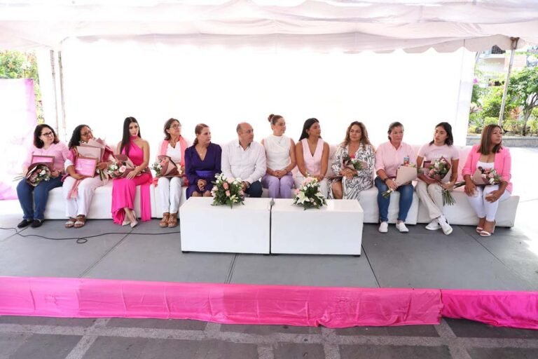 Reconoce el gobierno municipal a mujeres destacadas