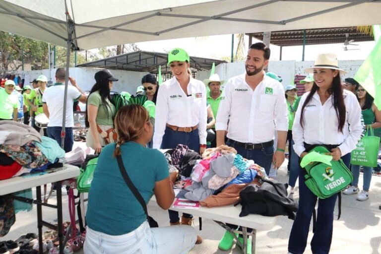 Apoyo total a Luis Munguía en el tianguis de Mojoneras