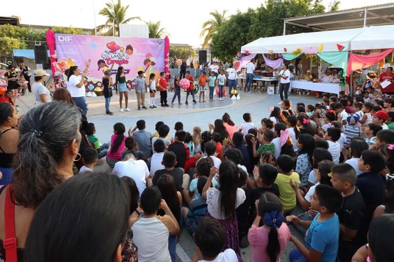 Celebra DIF a niñas y niños de la zona rural