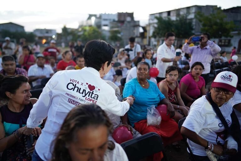 Chuyita López se compromete a realizar más obra pública en Puerto Vallarta