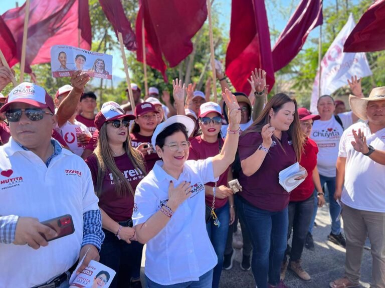 Chuyita López encabeza masivo crucero y pega de calcas en Av. México