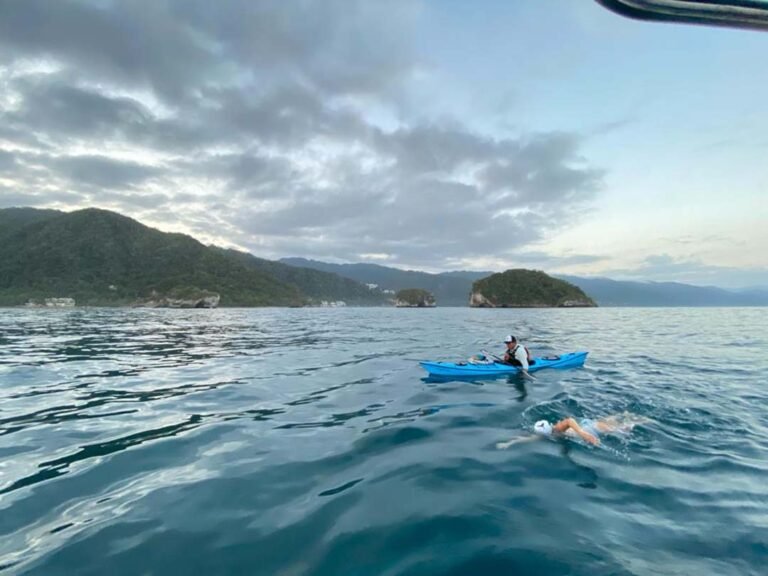 Stephanie Montero busca otra hazaña de nado en la bahía de Banderas