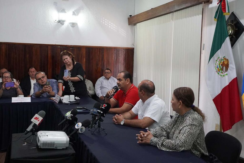 Pide alcalde esclarecer muerte del regidor con licencia Francisco Sanchez Gaeta 03 On Bahia Magazine Destinos Ayuntamiento de Puerto Vallarta Entrada