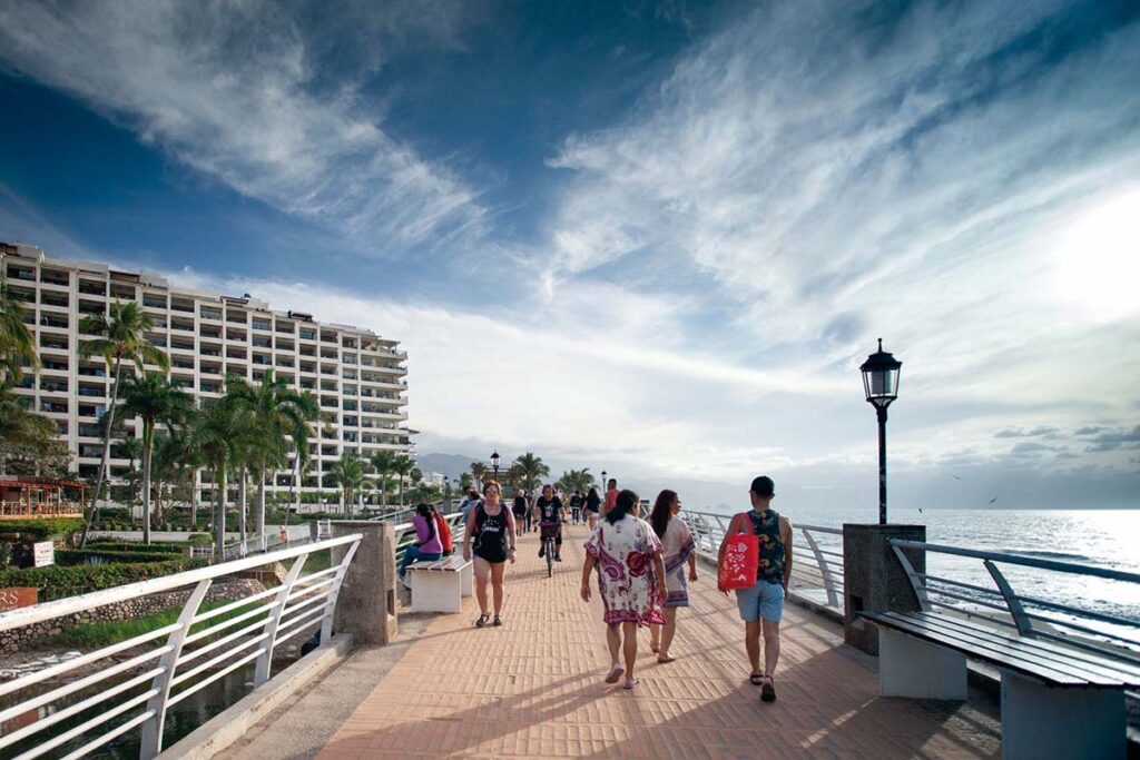 Puerto Vallarta se mantiene en el Top 10 de las ciudades mas seguras 03 On Bahia Magazine Destinos Ayuntamiento de Puerto Vallarta Entrada