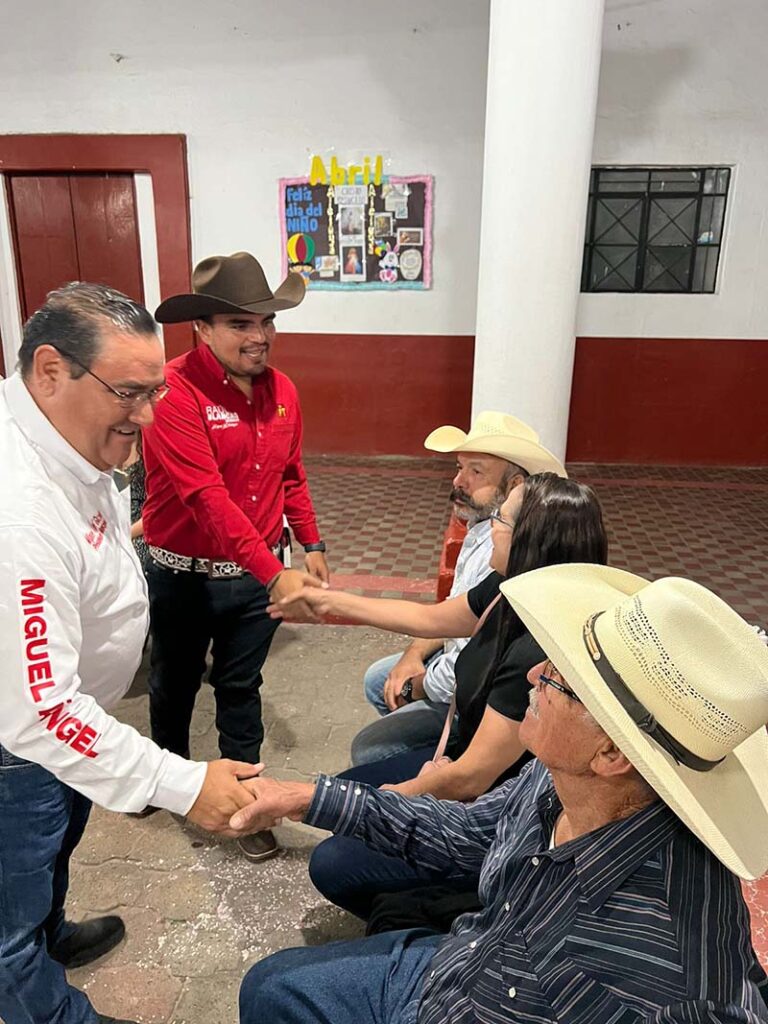 Raul Blancas continua recorriendo los municipios del Distrito 5 02 On Bahia Magazine Destinos Elecciones 2024 Entrada