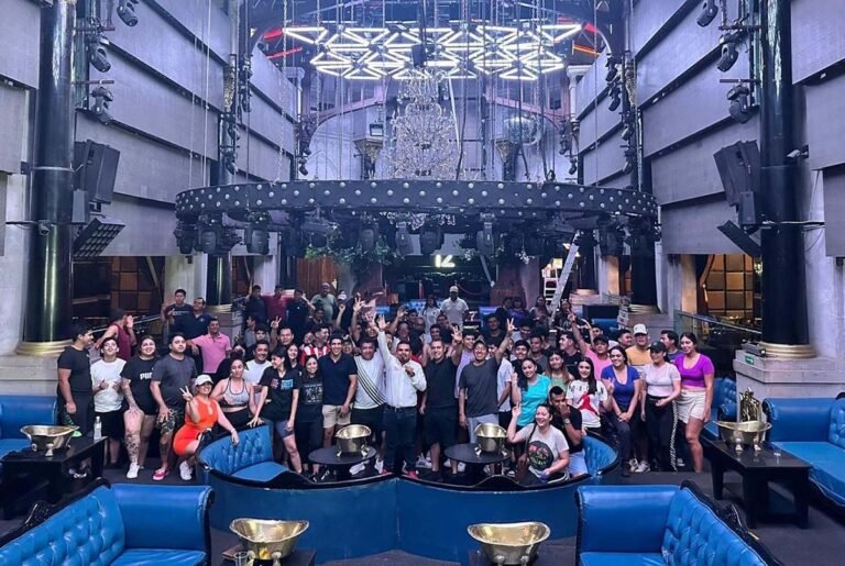 Raúl Blancas escucha las necesidades de los trabajadores del sector privado