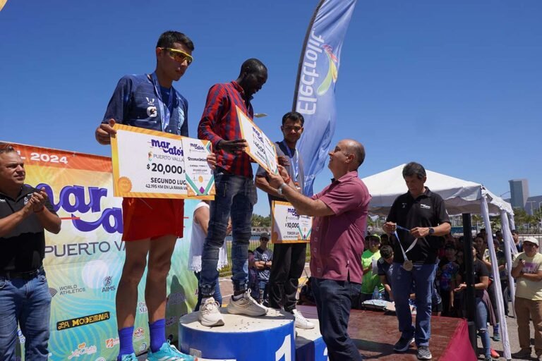 Gana el keniano Wilfred Nyatogo el 5° Maratón Puerto Vallarta