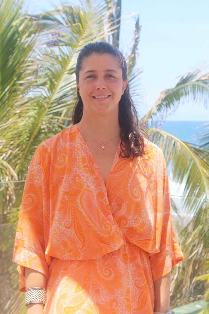 Stephanie Montero Bending 1 On Bahia Magazine Destinos Turismo Deportivo Entrada