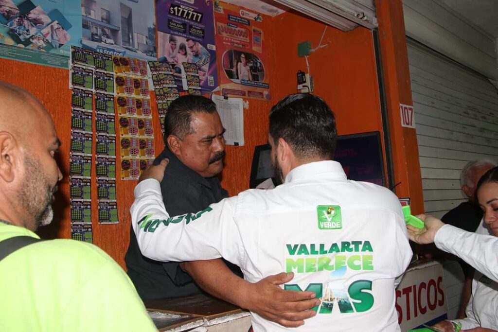 Vamos a regresar a Ixtapa para agradecerles su apoyo Luis Munguia 03 On Bahia Magazine Destinos Elecciones 2024 Entrada
