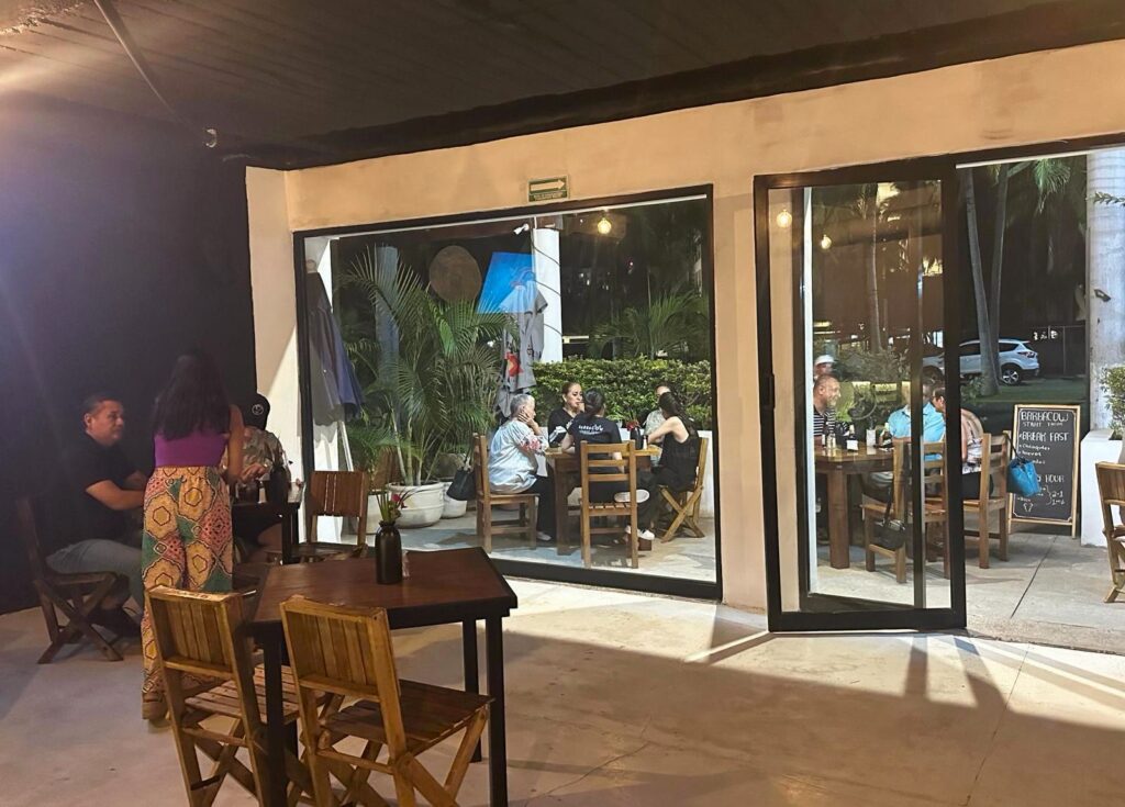 barbacow inauguracion nuevo vallarta 11 1 On Bahia Magazine Destinos Restaurantes Entrada