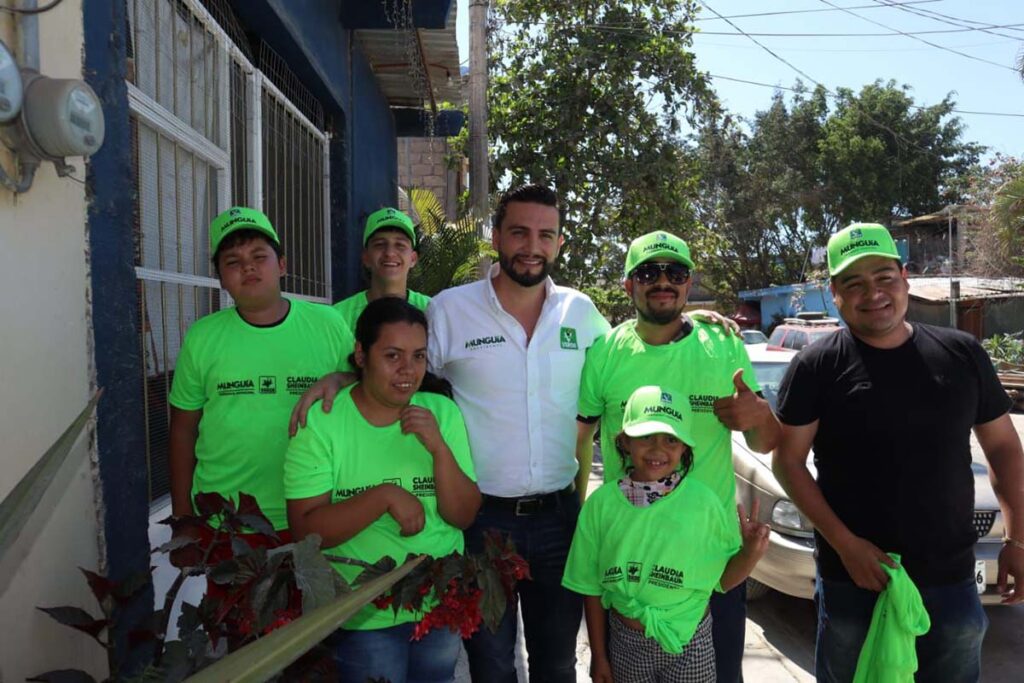 Continua Luis Munguia recorriendo las colonias de Puerto Vallarta 02 On Bahia Magazine Destinos Elecciones 2024 Entrada