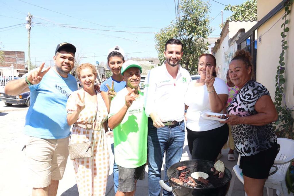 Continua Luis Munguia recorriendo las colonias de Puerto Vallarta 03 On Bahia Magazine Destinos Elecciones 2024 Entrada