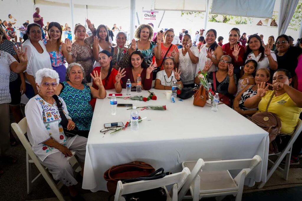 Festeja Chuyita Lopez con miles de mamas en Puerto Vallarta 17 On Bahia Magazine Destinos Elecciones 2024 Entrada