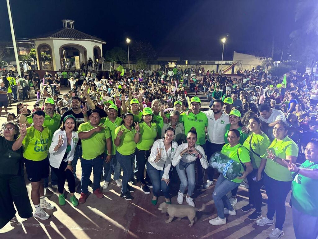 Festeja Luis Munguia a las mamas y ninez de Las Juntas 02 On Bahia Magazine Destinos Elecciones 2024 Entrada