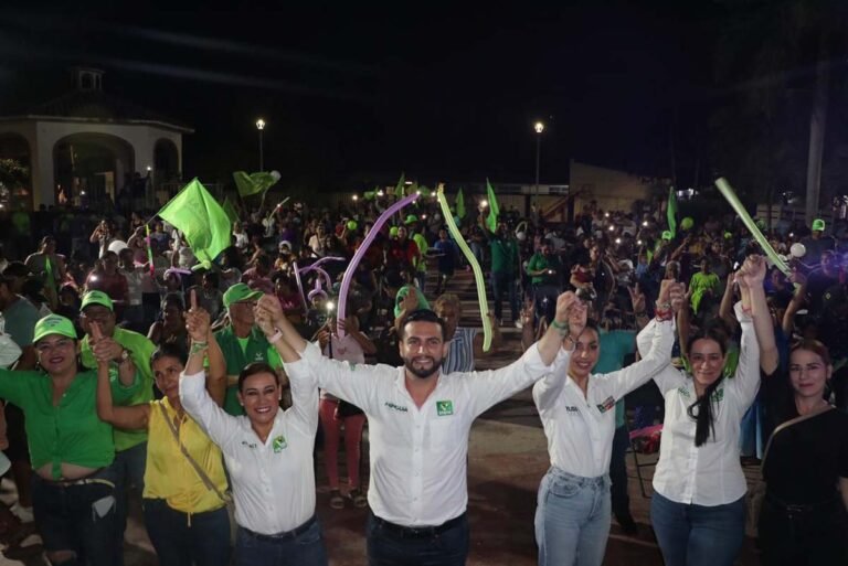 Festeja Luis Munguía a las mamás y niñez de Las Juntas